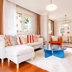 Spacious Flat 3 Min To Coast And Bagdat Avenue