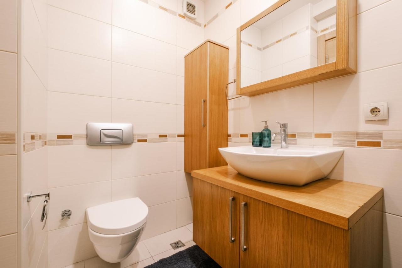 Spacious Flat 3 Min To Coast And Bagdat Avenue Daire İstanbul