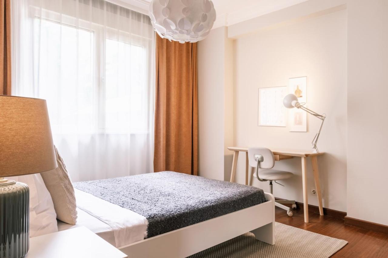 Spacious Flat 3 Min To Coast And Bagdat Avenue
